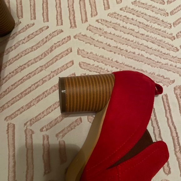 Red shoes - Picture 3 of 4